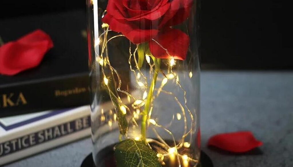 Eстествена вечна роза в стъкленица